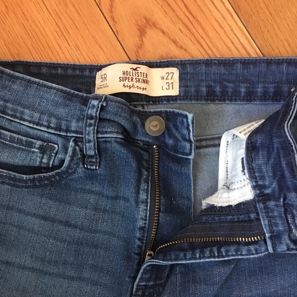 High Waisted Hollister Blue Jeans - Picture 3 of 5